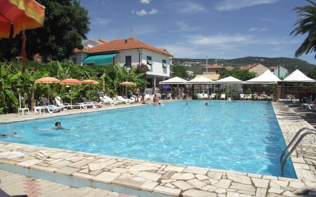 Apartments with Terrace or Balcony Overlooking the Sea