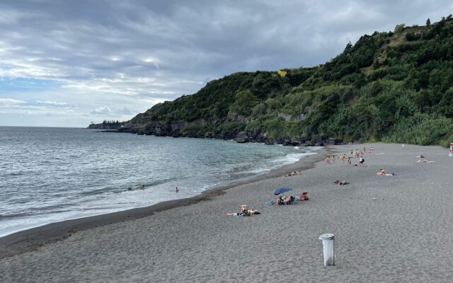 Holiday Home 2 Minutes From the Beach and Close to Major Tourist Attractions!