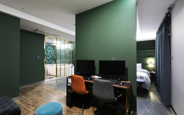 El Tower Hotel