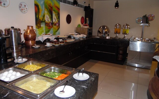 Portaluna Hotel & Resort By Reston