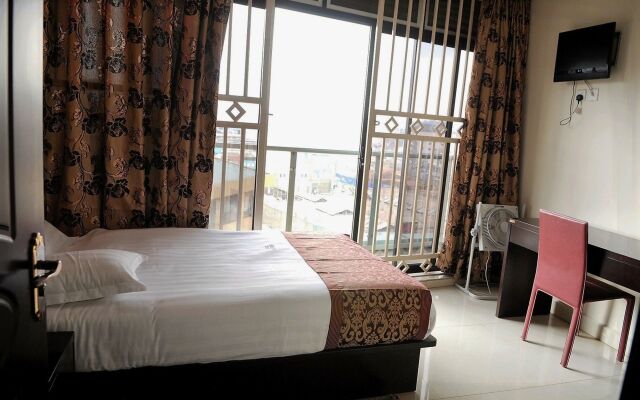 Ravens Hotel