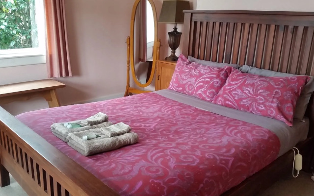 Designer Cottage B&B