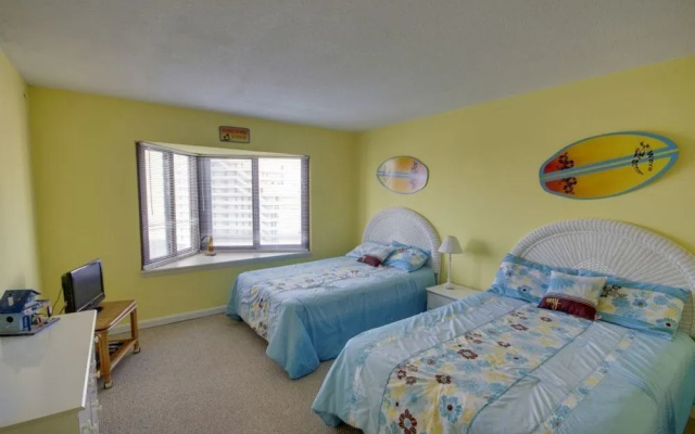 9400 802 - 2 Br Condo