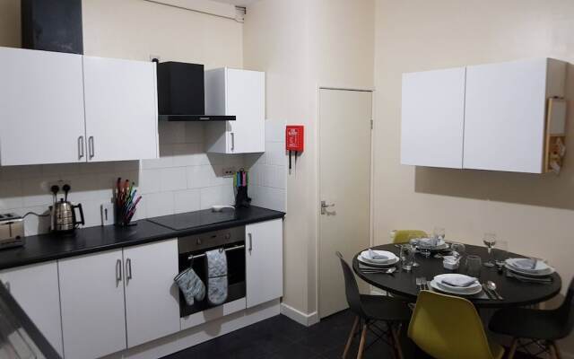 Cosy Apartment in Leeds Near Roundhay Park