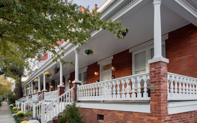 2 Bed Home in Downtown Savannah