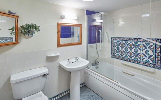 Host Stay Owl in Newton-on-rawcliffe