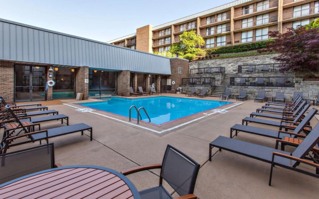 Doubletree by Hilton Pittsburgh — Green Tree