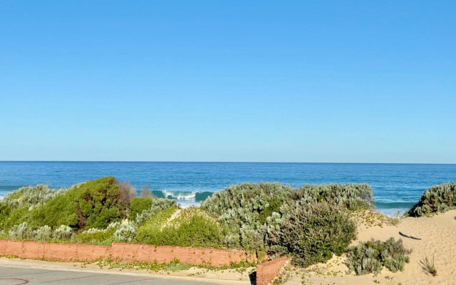 8 Settler Sands Beachfront Accommodation Sea View