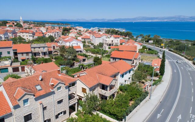 Apartment Zora - with large garden terrace: A Donji-Polanda Supetar, Island Brac
