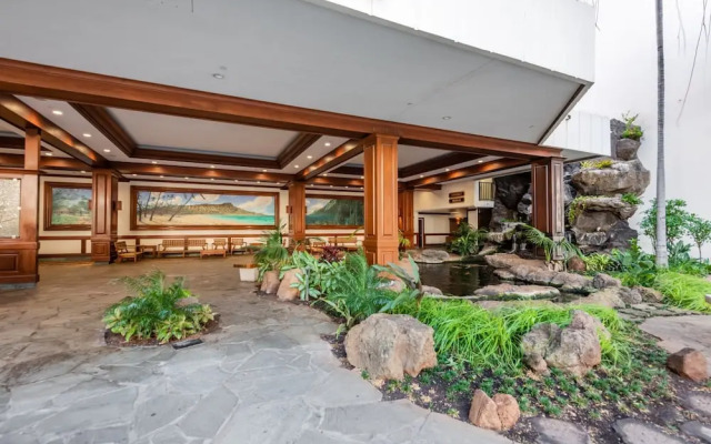 Remodeled 15th Floor Pool View Condo in the Waikiki Banyan by Koko Resort Vacation Rentals