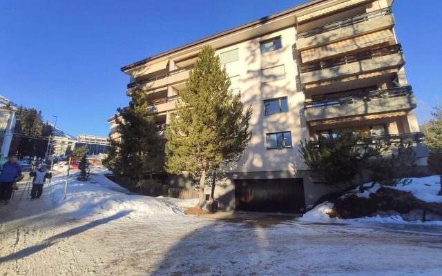 Perla Davos in Davos