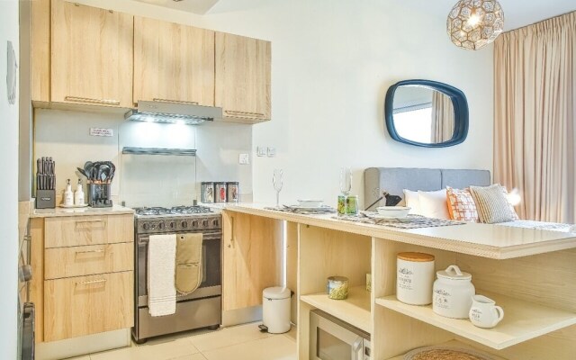 Lake View Luxurious Studio Bnbmehomes