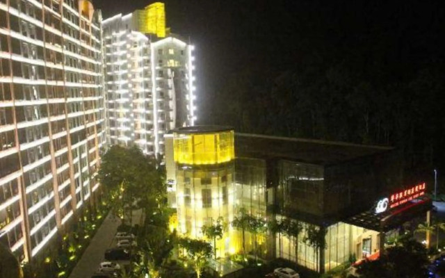 Huafeng Peacock Lake Hotel & Resort