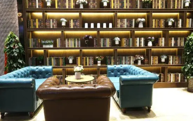 Lihua Street James Joyce Coffetel (Xinxing Street Subway Station)
