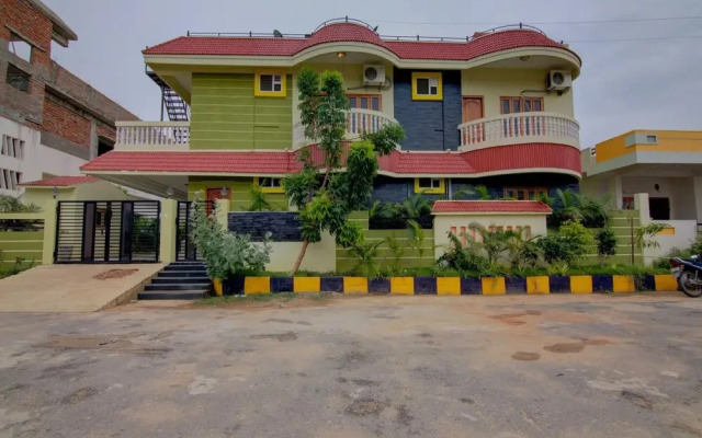 Pramukh Palace by OYO Rooms