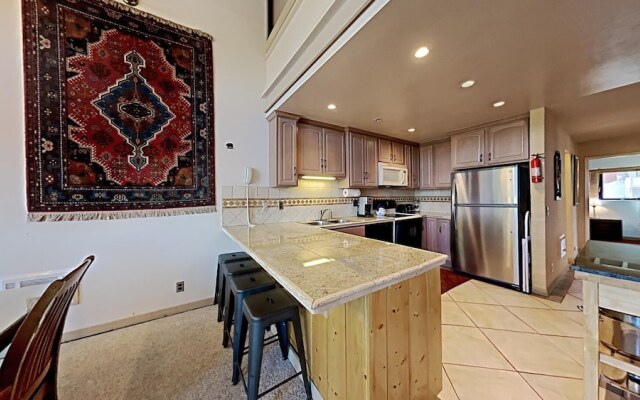 Comfortable 4 Bedroom Condo In the Heart of the Resort by RedAwning