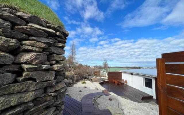 ICELAND SJF Villa , Hot tub & Outdoor Sauna Amazing Mountains View - 15 min to downtown