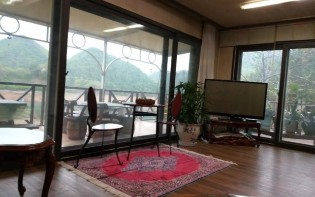 Jecheon Noksu and Cheongsan House Pension(제천 녹수와청산의집펜션)