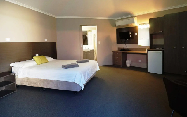Bluestone Motor Inn