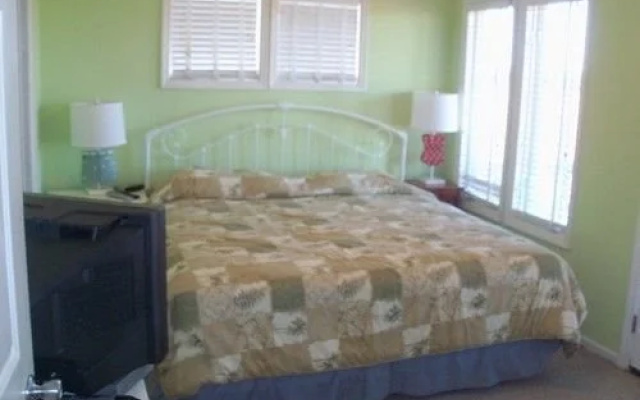 Marsh Manor 3 Br home by RedAwning