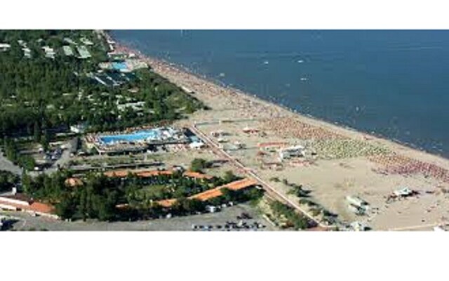 Spacious Apartment in Rosolina Mare Near Sea