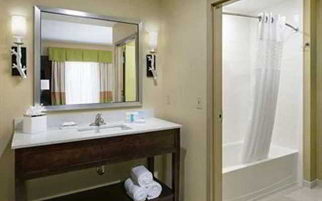 Hampton Inn & Suites Williamsport-Faxon Exit