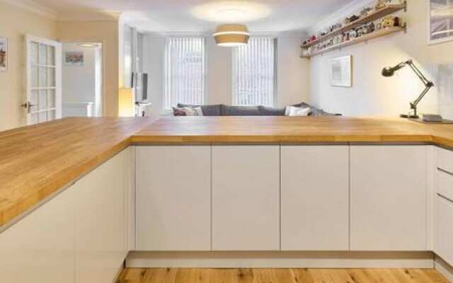 Host Stay Cobb Court