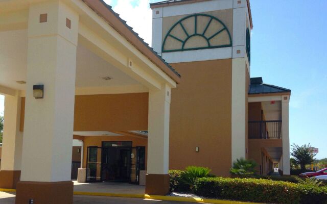 Econo Lodge Inn & Suites Ocean Springs - Biloxi
