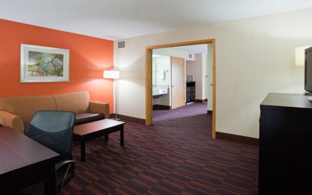 Shakopee AmericInn