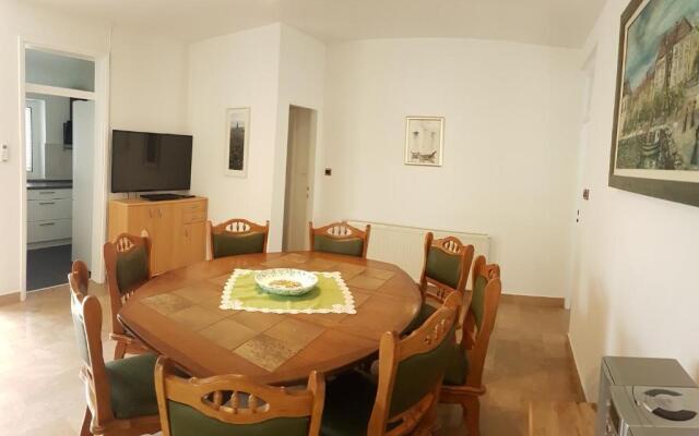 Villa Radoš - 4 Sterne, 4 Apartments für maximal 22 Gäste