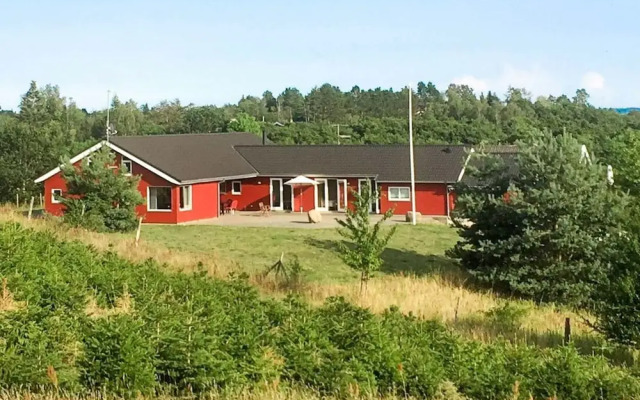 Rustic Holiday Home in Ebeltoft with Hot Tub
