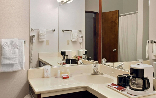 Ramada by Wyndham Portland Airport