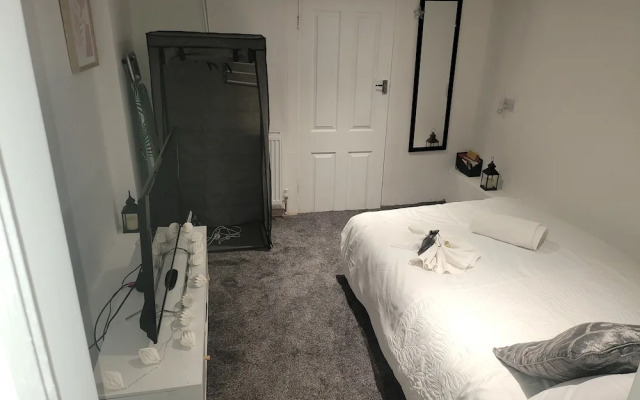 Hidden Treasure- 2 Beds Sleeps 3 Gillingham