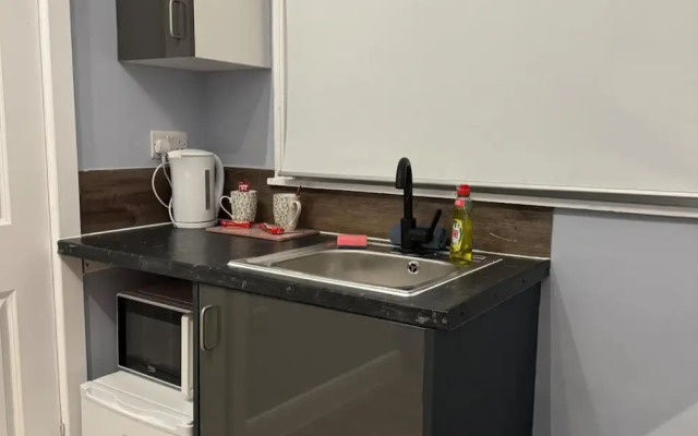 Studio - Sleeps 2 - Parking - Close to Paddington