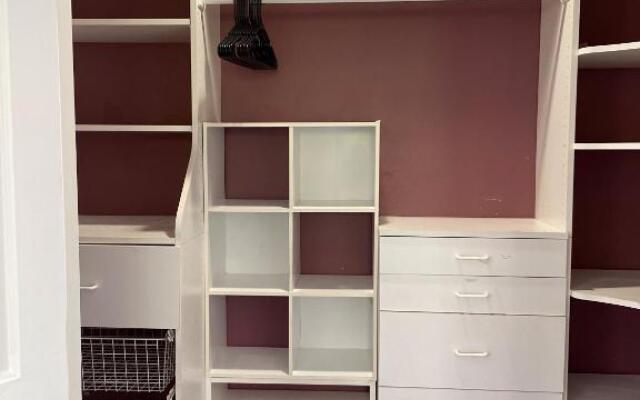 Spacious 1Bed, 1 Bath in Beverly Hills