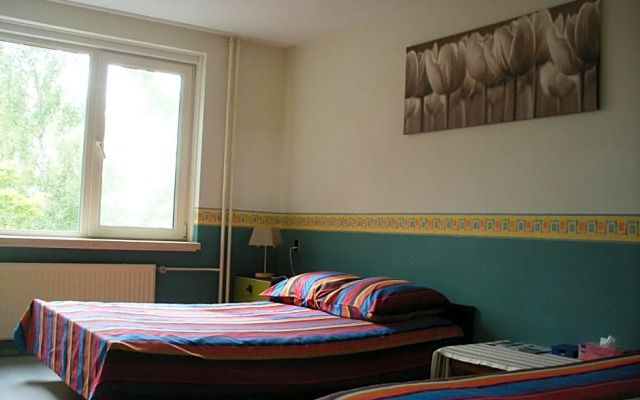 B&B Room at canal, Edam likes Amsterdam