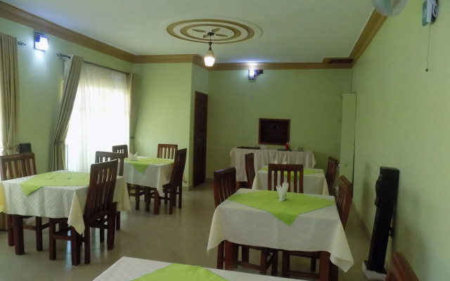 Deluxe Hotel - Ishaka