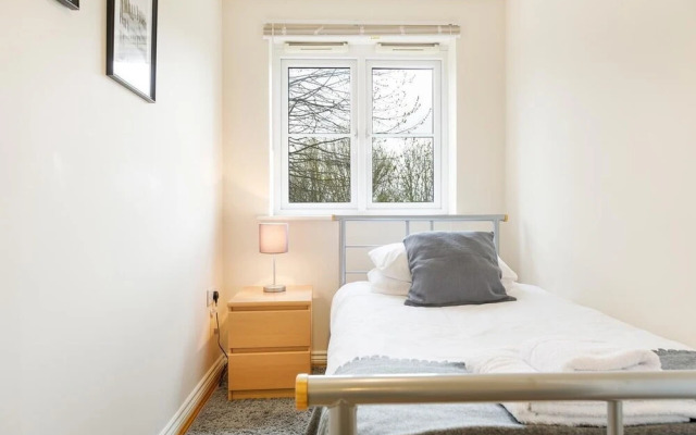 Bristol Luxury Apartment with Parking