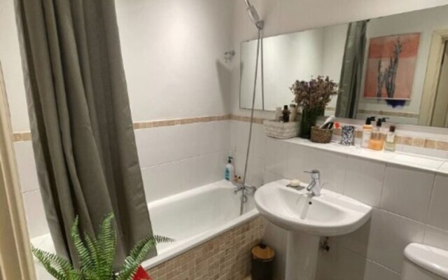 Stylish & Homely 1BD Flat, 1min to Clapton Sqaure!