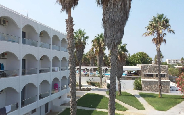 More Meni Cosmopolitan Hotel