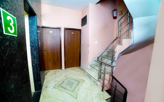 OYO 9056 Hotel Holiday Comfort