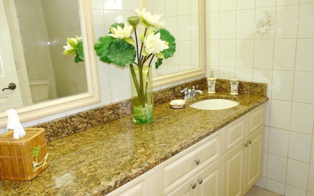 Pet-friendly Waterfront With Pool and Steps to Beach