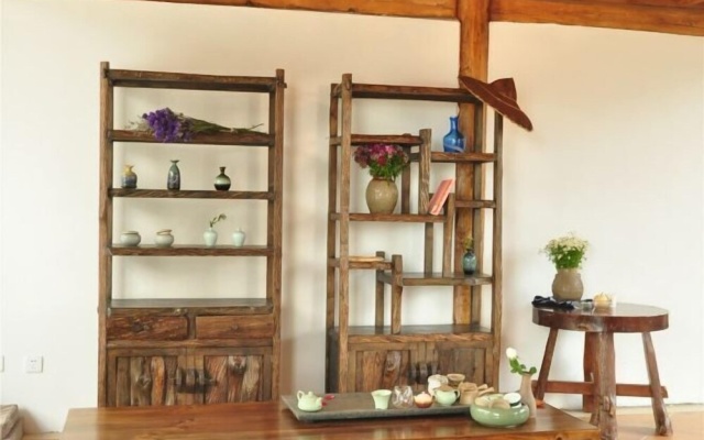 Dali Ancient Town Flower Court Moon House B&B – Guest Rooms – Dali