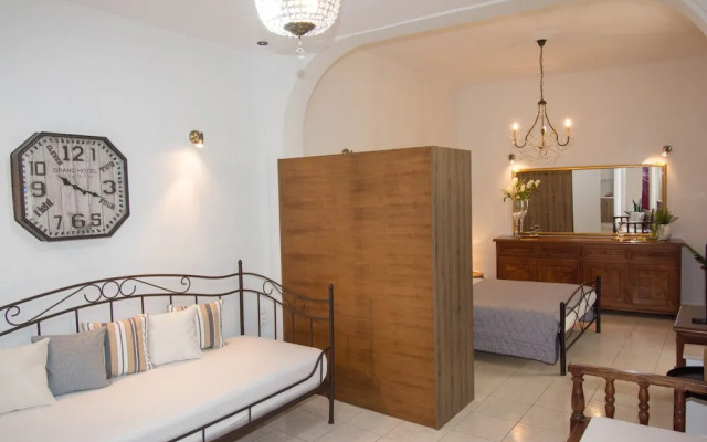 Athina Apartments