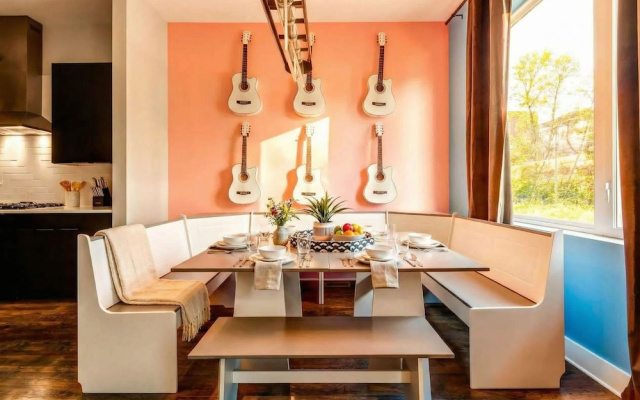Elvis-themed 13 Beds Rooftop City Views