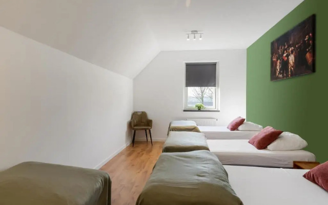 "cozy Luxury Holiday Home With Jacuzzi!"