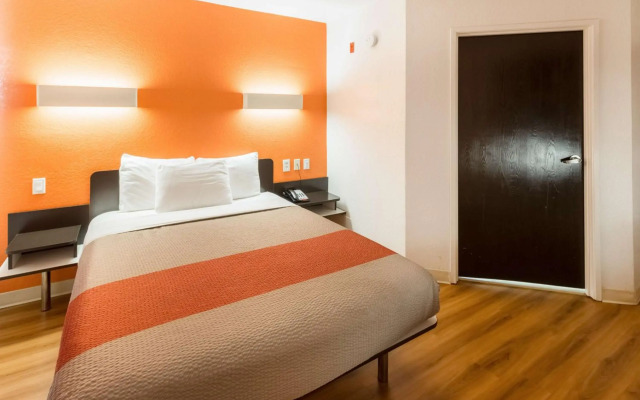 Motel 6 Irving, TX - DFW Airport North