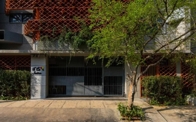 Iris Suites