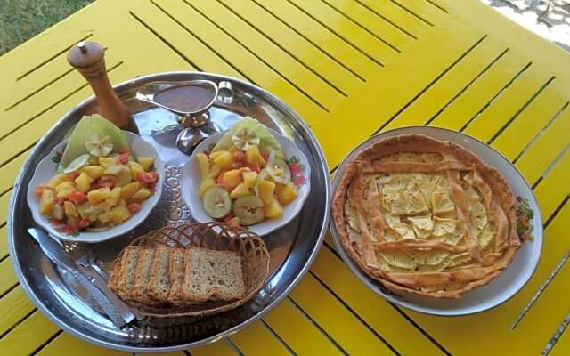 4 Pohon - Les 4 Arbres