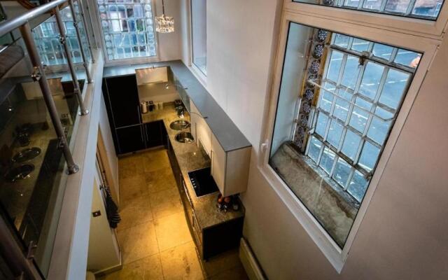 Lux Duplex Apartment 19th Century Chapel Wakefield Centre